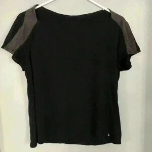 ❤️ 3 for $30 Fabletics black and gray top